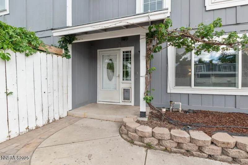 7595 Cumberland Circle, Reno NV photo 2